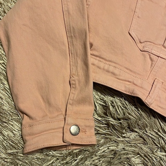 FASHION Nova Light Pink Cropped Jean Jacket Size Small - Picture 3 of 7